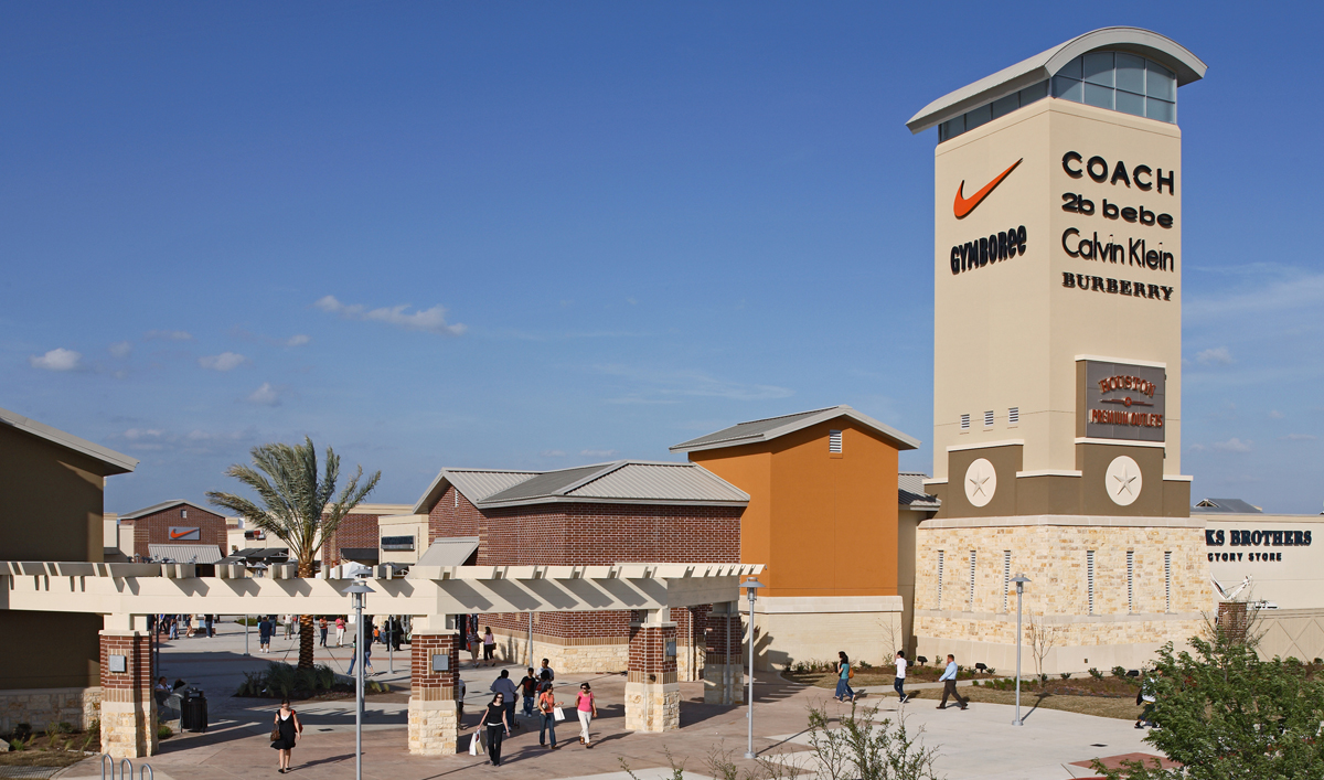 armani premium outlets